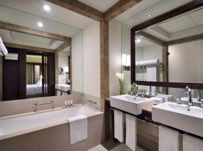 Отель Palace Downtown