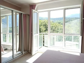 Квартира-студия с панорамным видом на горы