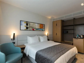 Отель Mona Plaza