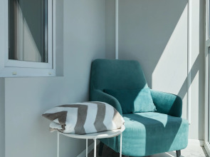 Апартаменты Luma White #2 в центре города с красивым видом на балконе