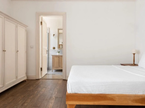 Adahan DeCamondo Pera, Autograph Collection