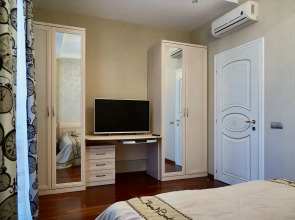 Апартаменты Элитные Апартаменты с Видом на Кремль и Реку на Меридианной 2 Версаче