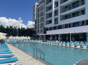 Апартаменты с бассейном у моря