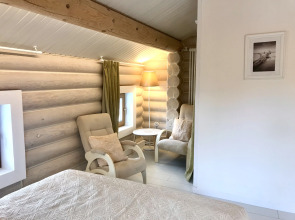 Шале на Скале с Видом на Озеро