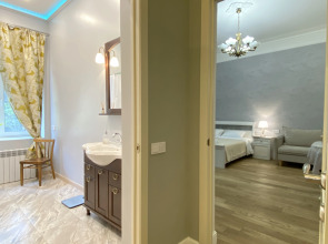 Трехкомантная квартира у летнего сада в Мозаичном дворе