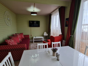 Частный Дом с Красным Залом