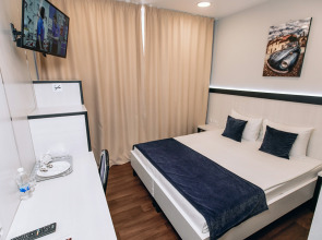 Отель RedFox в центре