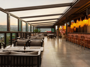 Отель Ramada By Wyndham Tbilisi Old City