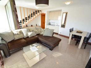 Отель Swiss Holiday