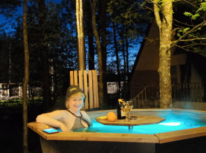 Частный дом Новый 6 местный дом у озера с банным чаном и баней.