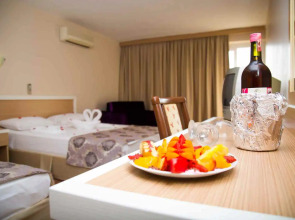 Отель Tuntas Beach Altinkum