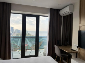 Апартаменты VIP Beach Front Sea View Studio