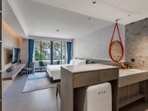 Курортный Отель Kora Beach Resort Phuket