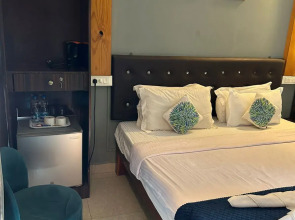 Hotel YogiTree beach Resort & Cafe