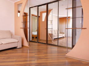 Квартира Двухкомнатная в тихом зеленом дворике