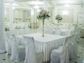 Моцарт Холл