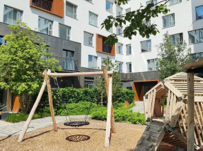 Студия у Метро Космонавтов