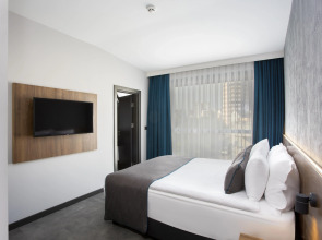 Отель Falcon 1511