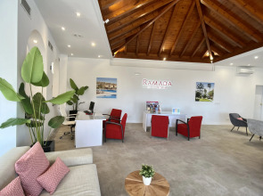 Курортный отель Ramada Hotel & Suites by Wyndham Costa del Sol