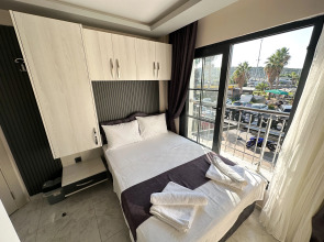 Отель Bed&Breakfast Marina Lora