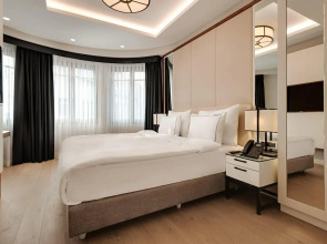 Отель Gleam Collection Hotel