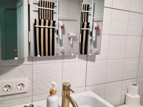 Апартаменты Новые с Высокими Окнами на Пешеходной Улице