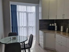 Квартира Flatirini с панорамными окнами в ЖК Весна