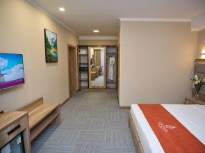 Отель Crown Hotel Bishkek