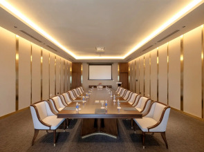 Курортный Отель Wyndham Grand KN Paradise Cam Ranh