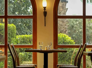 Отель Dubai Marine Beach Resort & Spa