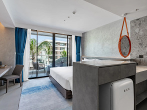 Курортный Отель Kora Beach Resort Phuket