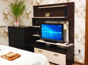 Апартаменты Квартира уютная с спорт площадкой во дворе