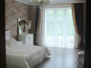 Моцарт Холл