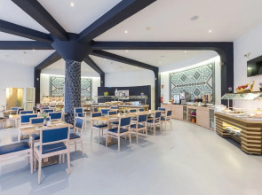 Апарт-Отель Grand Muthu Oura View Beach Club