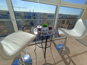 Апартаменты видовые сети «Все в гости» на ул.10 Августа 85 на 17 этаже