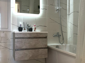 Квартира Рядом с Метро и Видом на Закат