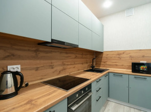 Апартаменты с панорамными окнами на набережной реки