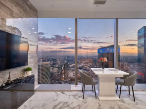 Апартаменты Sky City Moscow 80 этаж Вид на МГУ, Лужники, Парк победы, Воробьевы горы! Уникальный вид!