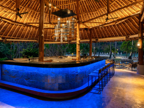 Отель Saii Phi Phi Island Village