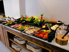 Отель Grand Clover