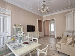 Апартаменты 1 MyhomeYourhome на Зверинской 42