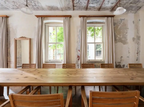 Adahan DeCamondo Pera, Autograph Collection