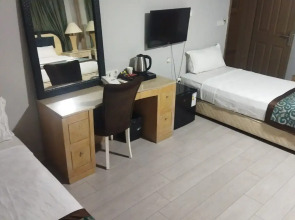 Отель Sever Suites