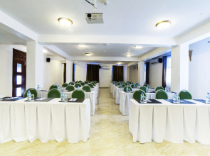 Отель Maru Maru