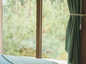 Частный дом с баней и чаном у воды и леса