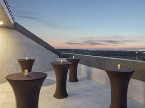 Отель Hampton by Hilton Istanbul Arnavutkoy