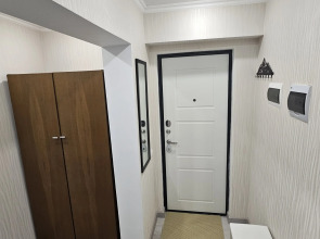 Квартира Двухкомнатная в тихом дворе с новым ремонтом и техникой