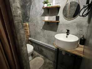 Частный дом Уютный у Реки с Чаном в Современном Стиле