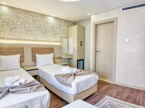 Отель Flori̇na