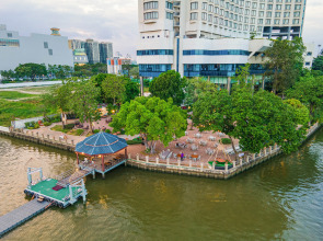 Отель Montien Riverside Hotel Bangkok
